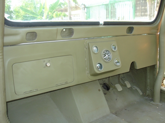 CJ5 ปะผุทำสีใหม่ทั้งคัน