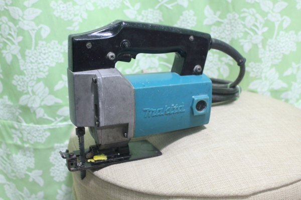 เลื่อยจิ๊กซอร์ makita รุ่น 4300BA สภาพพร้อมใช้งานครับ เลื่อยจิ๊กซอร์ makita รุ่น 4300BA สภาพพร้อมใช้งานครับ