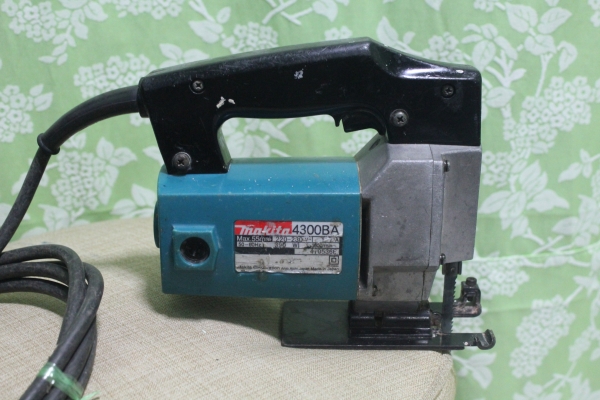 เลื่อยจิ๊กซอร์ makita รุ่น 4300BA สภาพพร้อมใช้งานครับ