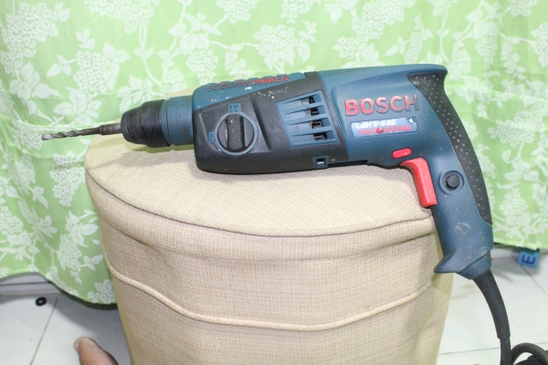 สว่านโรตารี่ BOSCH รุ่น GBH 2-18 RE สภาพประมาณ90เปอร์เซนต์ครับ