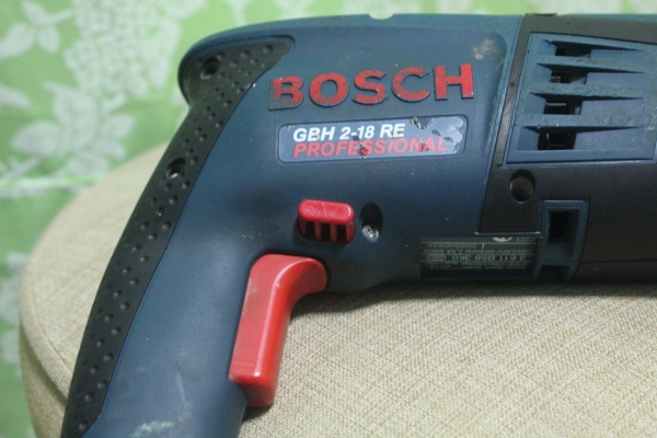 สว่านโรตารี่ BOSCH รุ่น GBH 2-18 RE สภาพประมาณ90เปอร์เซนต์ครับ สว่านโรตารี่ BOSCH รุ่น GBH 2-18 RE สภาพประมาณ90เปอร์เซนต์ครับ