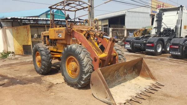 ขาย รถตัก KOMATSU JH30B ยางดี 4 เส้น เครื่องดี ปั้มดี ทำงานคล่องตัวดี ขาย รถตัก KOMATSU JH30B ยางดี 4 เส้น เครื่องดี ปั้มดี ทำงานคล่องตัวดี