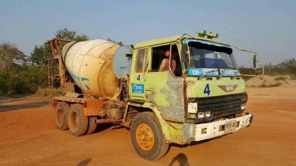 ขาย รถโม่ปูน 5 คิว 2 เพลา HINO FS270B คัสซีสวยตลอดเส้น เครื่อง EK100 260 แรงม้า รถใช้งานอยู่ทุกวัน ทะเบียนพร้อมโอน ขาย รถโม่ปูน 5 คิว 2 เพลา HINO FS270B คัสซีสวยตลอดเส้น เครื่อง EK100 260 แรงม้า รถใช้งานอยู่ทุกวัน ทะเบียนพร้อมโอน