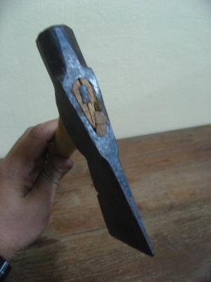 ขายขวานหัวค้อนงานเก่าด้ามไม้สวยงาม