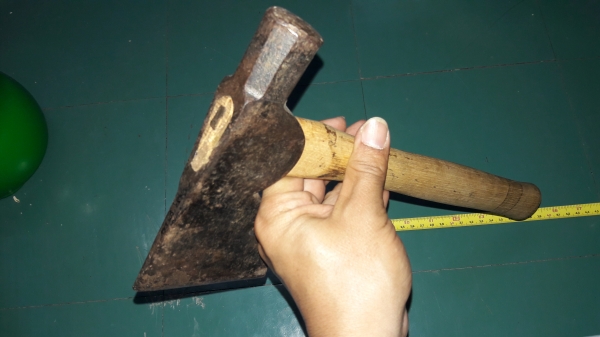 ขายขวานหัวค้อนงานเก่าด้ามไม้สวยงาม