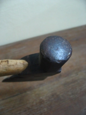 ขายขวานหัวค้อนงานเก่าด้ามไม้สวยงาม