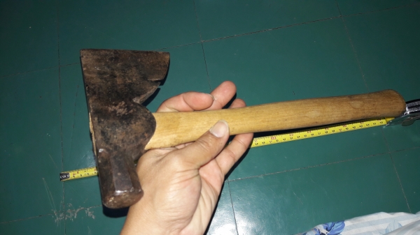 ขายขวานหัวค้อนงานเก่าด้ามไม้สวยงาม