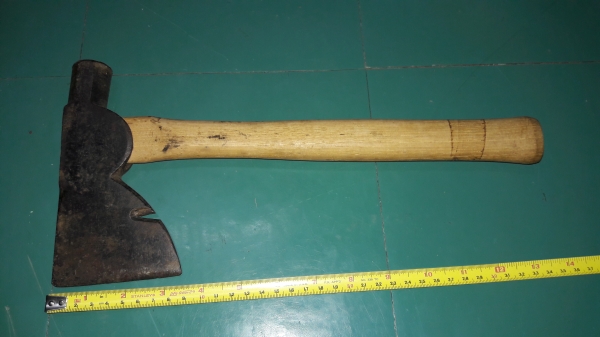 ขายขวานหัวค้อนงานเก่าด้ามไม้สวยงาม