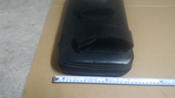 ที่่ใส่แขนไว้ซ้อมมวย วัสดุเป็นหนังสีดำ มีจุดจับรัดแขน 3 จุด มือสองสภาพใหม่มาก