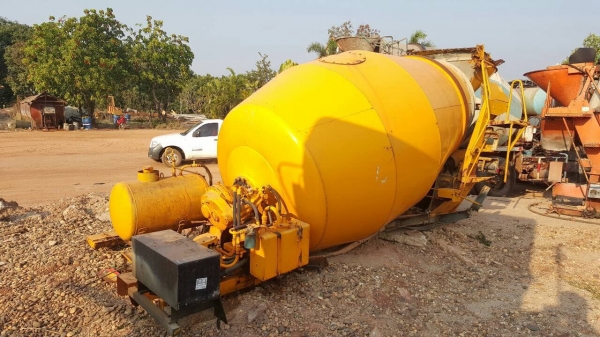 ขาย โม่ปูน 5 คิว เก่านอก สภาพพร้อมใช้งาน ยกขึ้นใส่รถใช้งานได้เลย ขาย โม่ปูน 5 คิว เก่านอก สภาพพร้อมใช้งาน ยกขึ้นใส่รถใช้งานได้เลย