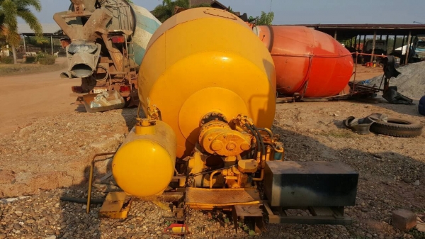 ขาย โม่ปูน 5 คิว เก่านอก สภาพพร้อมใช้งาน ยกขึ้นใส่รถใช้งานได้เลย ขาย โม่ปูน 5 คิว เก่านอก สภาพพร้อมใช้งาน ยกขึ้นใส่รถใช้งานได้เลย