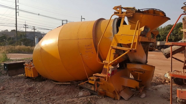 ขาย โม่ปูน 5 คิว เก่านอก สภาพพร้อมใช้งาน ยกขึ้นใส่รถใช้งานได้เลย ขาย โม่ปูน 5 คิว เก่านอก สภาพพร้อมใช้งาน ยกขึ้นใส่รถใช้งานได้เลย