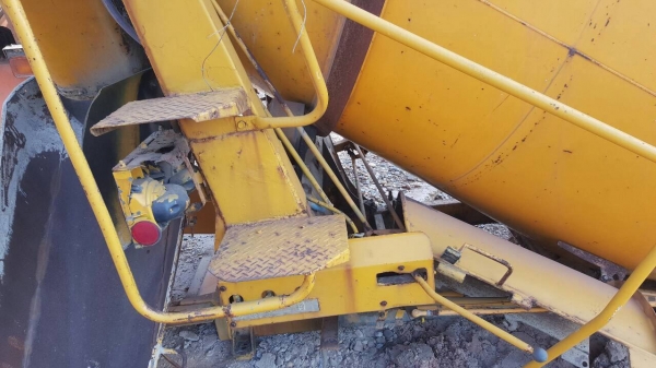 ขาย โม่ปูน 5 คิว เก่านอก สภาพพร้อมใช้งาน ยกขึ้นใส่รถใช้งานได้เลย ขาย โม่ปูน 5 คิว เก่านอก สภาพพร้อมใช้งาน ยกขึ้นใส่รถใช้งานได้เลย