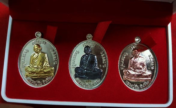 หลวงปู่ทิม วัดละหารไร่ จ.ระยอง เหรียญเจริญพร ชุด 3 เหรียญ สวยจริงๆ