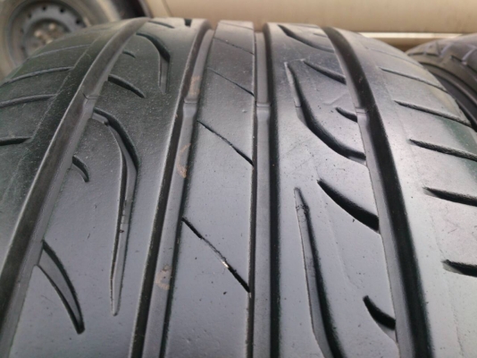 ขายยาง 215/55R17 DUNLOP LM704  ยางสัปดาห์ที่02ปี15  ดอกยางนิ่มสดไม่แตกลายไม่ร้าวสวยๆ จำนวน 1 ชุด
