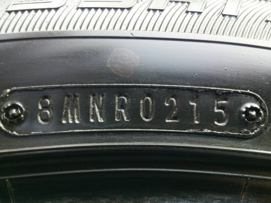 ขายยาง 215/55R17 DUNLOP LM704  ยางสัปดาห์ที่02ปี15  ดอกยางนิ่มสดไม่แตกลายไม่ร้าวสวยๆ จำนวน 1 ชุด