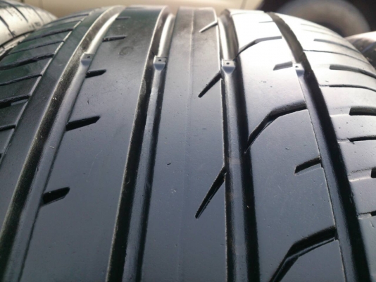 ขายยาง Continental 205/50R17 ยางสัปดาห์ที่35ปี13 ดอกยางเต็มหนาสดนิ่มลึกเท่ากันสวยๆ จำนวน 1 ชุด