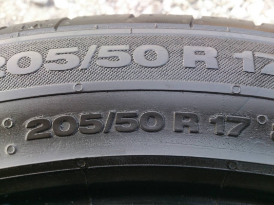 ขายยาง Continental 205/50R17 ยางสัปดาห์ที่35ปี13 ดอกยางเต็มหนาสดนิ่มลึกเท่ากันสวยๆ จำนวน 1 ชุด