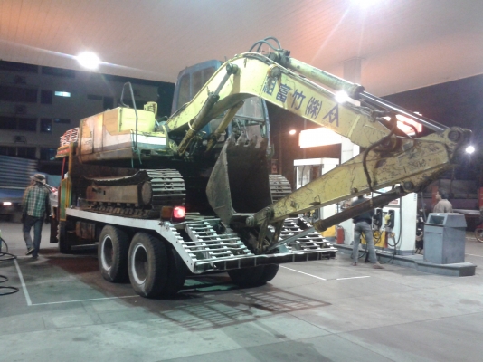 ขาย โกเบ sk100 mark3 เครื่องดีมาก ปั้มดีไม่โหลด เอวแน่น เก่านอก พร้อมเทลเลอร์ 10 ล้อ ยางดี ทั้ง10 เส้น0857389138