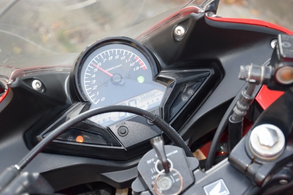 Cbr 150i 2013  รถบ้านแท้มือเดียว วิ่งน้อย เล่มชุดโอนครบ