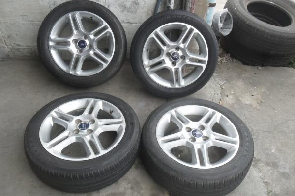 ล้อแม็ก16นิ้ว4รู100 ฟอด พร้อมยาง สวยๆ 4 ล้อ ราคา 5900 บาท