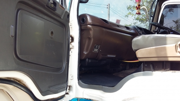 ขายสิบล้อสองเพลาเดก้า 270   สนใจ 081 7368589