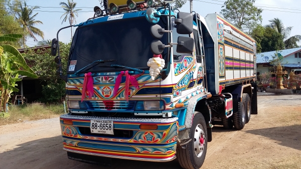 ขายสิบล้อสองเพลาเดก้า 270   สนใจ 081 7368589