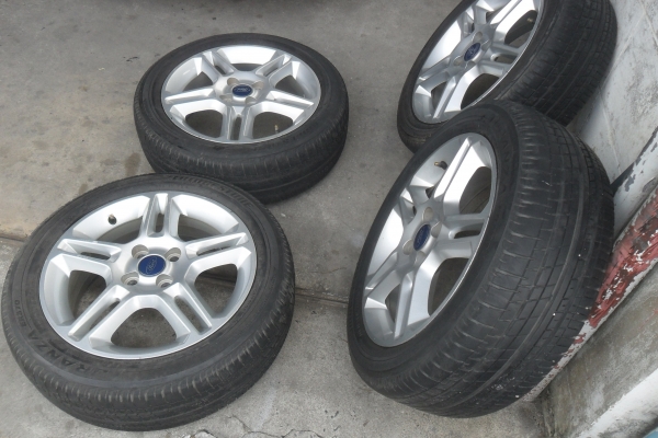 ล้อแม็ก16นิ้ว4รู100 ฟอด พร้อมยาง สวยๆ 4 ล้อ ราคา 5900 บาท ล้อแม็ก16นิ้ว4รู100 ฟอด พร้อมยาง สวยๆ 4 ล้อ ราคา 5900 บาท