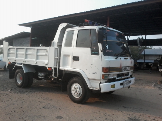 ISUZU  195  ดั้ม เบรคทิฟฟี่  พวงมาลัยเพาเวอร์  เครื่องดี  ครัชชีสวย  รถพร้อมใช้งาน