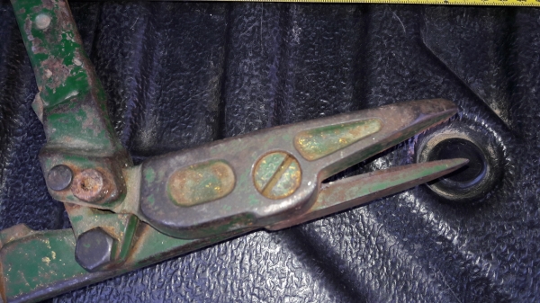 ขายกรรไกรตัดเหล็กงานเก่าสีเขียวงานนอกสภาพน่าใช้