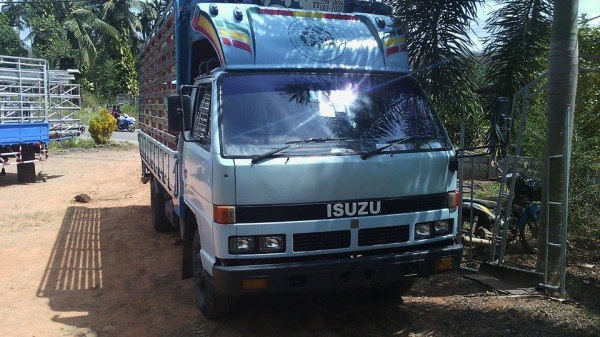 ขายหกล้ออีซูซุ หัวกว้าง NPR 110 รถสวยพร้อมใช้งานแอร์เย็น พวงมาลัยเพาเวอ ระบบไฟเตือนหน้าปัดใช้ได้ทุกอย่าง ราคาคุยกันได้ ขายหกล้ออีซูซุ หัวกว้าง NPR 110 รถสวยพร้อมใช้งานแอร์เย็น พวงมาลัยเพาเวอ ระบบไฟเตือนหน้าปัดใช้ได้ทุกอย่าง ราคาคุยกันได้