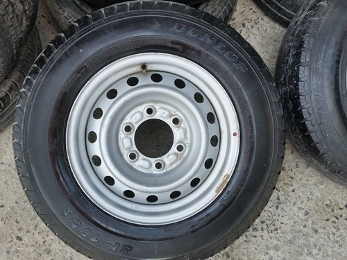 ขายล้อกะทะ15 6รู ยาง195R15 ปี 13  4 ล้อ4000