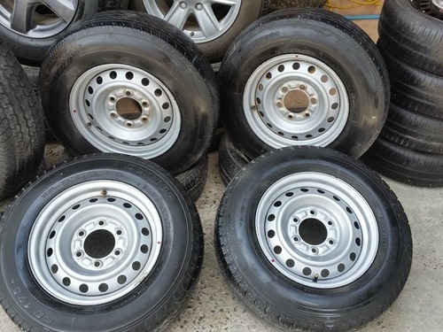 ขายล้อกะทะ15 6รู ยาง195R15 ปี 13  4 ล้อ4000