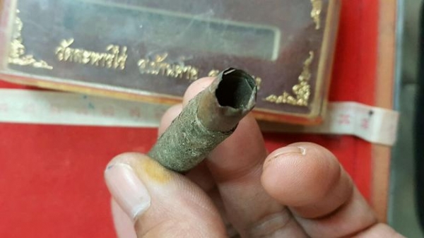 หลวงปู่ทิม วัดละหารไร่ จ.ระยอง ตะกรุดเดี่ยวพอกผง สวยมากกล่องเดิม