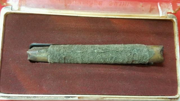 หลวงปู่ทิม วัดละหารไร่ จ.ระยอง ตะกรุดเดี่ยวพอกผง สวยมากกล่องเดิม