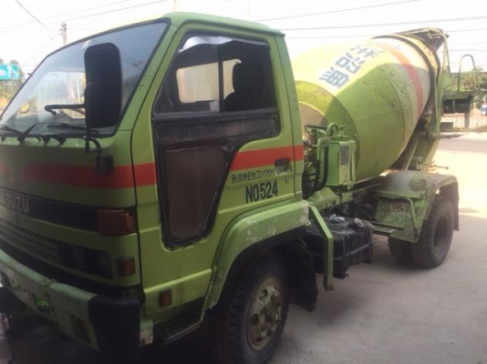 ขายด่วนรถโม่ปูน 2.5 คายาบ้า 180 แรงม้า รถนอกนำเข้าสภาพพร้อมใช้ ขายด่วนรถโม่ปูน 2.5 คายาบ้า 180 แรงม้า รถนอกนำเข้าสภาพพร้อมใช้