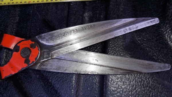 ขายกรรไกรตัดหญ้าขนาดใหญ่ BAHCO Made in france.