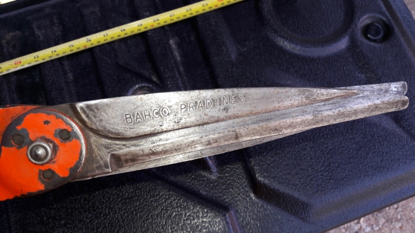 ขายกรรไกรตัดหญ้าขนาดใหญ่ BAHCO Made in france.