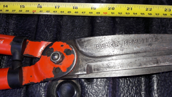 ขายกรรไกรตัดหญ้าขนาดใหญ่ BAHCO Made in france.