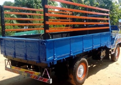 ขายด่วน รถอีแต๋น ISUZU ELF 74 แรง เพลาลอย 4 ล้อ กระบะเหล็กคอกไม้ความยาว 3.20 เมตรสภาพสวยดีพร้อมบรรทุกได้เลย เครื่องยนต์แรงดีมากครับ ระบบเกียร์เดิม พวงมาลัยธรรมดา ช่วงล่างคัชซีหน้า 5 สภาพดีไม่มีผุไม่มีแตก ยาง 4 ล้อประมาณ 60\% พร้อมใช้งาน เอกสารสัญญาซื้อขาย