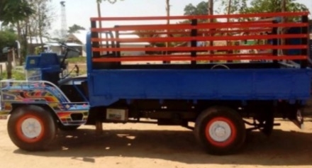 ขายด่วน รถอีแต๋น ISUZU ELF 74 แรง เพลาลอย 4 ล้อ กระบะเหล็กคอกไม้ความยาว 3.20 เมตรสภาพสวยดีพร้อมบรรทุกได้เลย เครื่องยนต์แรงดีมากครับ ระบบเกียร์เดิม พวงมาลัยธรรมดา ช่วงล่างคัชซีหน้า 5 สภาพดีไม่มีผุไม่มีแตก ยาง 4 ล้อประมาณ 60\% พร้อมใช้งาน เอกสารสัญญาซื้อขาย