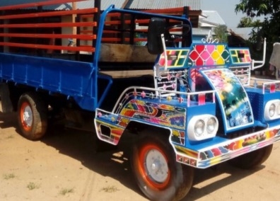 ขายด่วน รถอีแต๋น ISUZU ELF 74 แรง เพลาลอย 4 ล้อ กระบะเหล็กคอกไม้ความยาว 3.20 เมตรสภาพสวยดีพร้อมบรรทุกได้เลย เครื่องยนต์แรงดีมากครับ ระบบเกียร์เดิม พวงมาลัยธรรมดา ช่วงล่างคัชซีหน้า 5 สภาพดีไม่มีผุไม่มีแตก ยาง 4 ล้อประมาณ 60\% พร้อมใช้งาน เอกสารสัญญาซื้อขาย