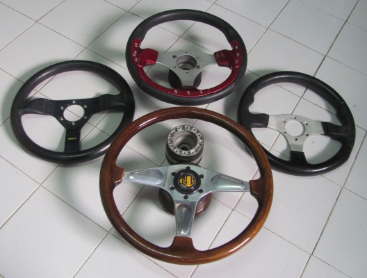 ขายเหมาๆ..พวงมาลัย MOMO แต่ง คอแต่ง ลายไม้ +พวงมาลัยซิ่งอีก 3 วง