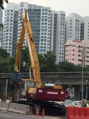 KOMATSU PC410-5 WITH VIBRO HAMMER