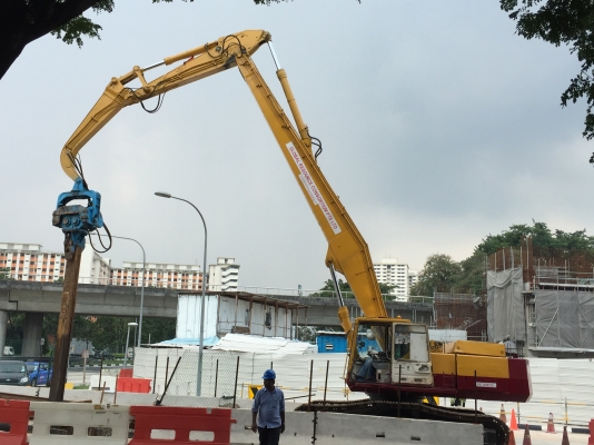 KOMATSU PC410-5 WITH VIBRO HAMMER