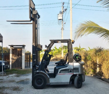 Nissan forklift รุ่นล่าสุด P1F2A20U ขนาด 2 ตัน เสาสูง 3 เมตร
