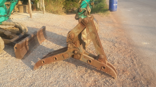 ขายด่วน KOMATSU pc30 -7 มี่เก๋ง+ปากคีบ แอร์เย็น  แทร็คยางใหม่ รถนำเข้าญี่ปุ่นแท้ๆ ไม่เคยใช้งานในไทย ซื้อไปใช้งานได้เลย