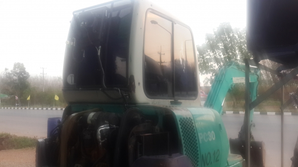 ขายด่วน KOMATSU pc30 -7 มี่เก๋ง+ปากคีบ แอร์เย็น  แทร็คยางใหม่ รถนำเข้าญี่ปุ่นแท้ๆ ไม่เคยใช้งานในไทย ซื้อไปใช้งานได้เลย
