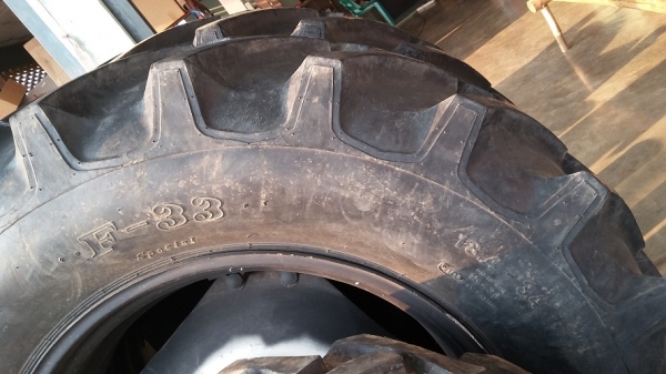 ขายยางหน้า13.6-24หลัง18.4-34พร้อมกะทะเก่านอกสภาพ99\% ใส่รถไถฟอร์ด7840คานนิวมาเปลี่ยนไซร์ใหญ่ขึ้นครับ