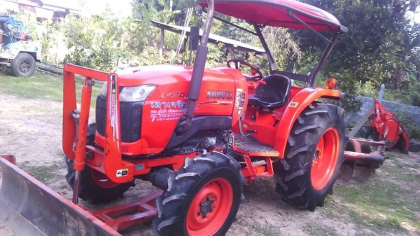 ขายรถไถ KUBOTA L4708 ใช้งานน้อย อุปกรณ์ครบ ดันหน้า ผานหลัง เอกสารพร้อมโอน สนใจโทร 090-8588220คุณนะ 093-3258446คุณบิว หรือเข้าดูสินค้าอื่นๆได้ที่ www.truck.in.th/498 หรือเพจFacebook ณรงค์ ซื้อขายรถมือสอง (เว็บไซต์ส่วนตัว) หรือFacebook คุณนะ รถบรรทุก